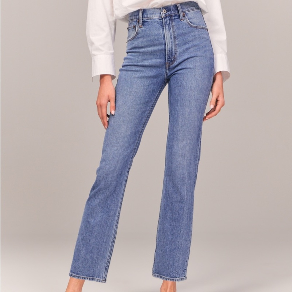 NWOT Abercrombie & Fitch Ultra High Rise Ankle Straight in Medium Wash - 27 XS
